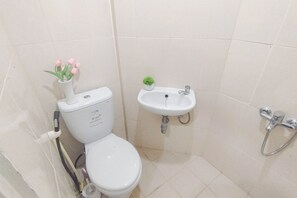 Deluxe Apartment | Bathroom