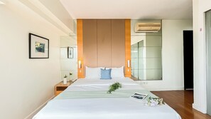 Deluxe Apartment - Contemporary Minimalist 2Br Apartment At Somerset Berlian Kebayoran Lama (Jakarta)