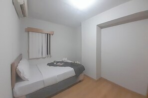 Deluxe Apartment - Basic Wood 2Br Apartment At Gateway Ahmad Yani Cicadas (Bandung)