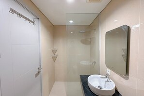 Departamento Deluxe | Baño | Regadera, amenidades de baño gratuitas, toallas 