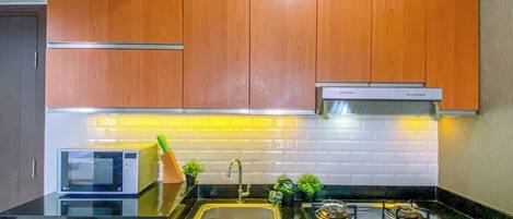 Deluxe-huoneisto | Yksityinen keittiö | Jääkaappi, mikroaaltouuni, liesi, riisinkeitin