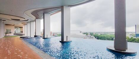 حمّام سباحة خارجي