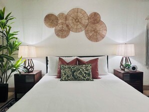 Tabla de planchar con plancha, wifi gratis y ropa de cama 