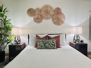 Tabla de planchar con plancha, wifi gratis y ropa de cama