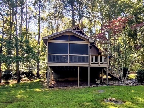 Come enjoy the beauty of Spring in the mountains! Relax and unwind at the cabin!