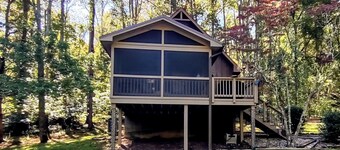 Come enjoy the beauty of Spring in the mountains! Relax and unwind at the cabin!