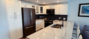 2 Bedroom Condo w/ BOAT SLIP, Beachside, NSB