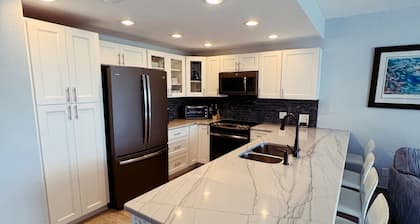 2 Bedroom Condo w/ BOAT SLIP, Beachside, NSB
