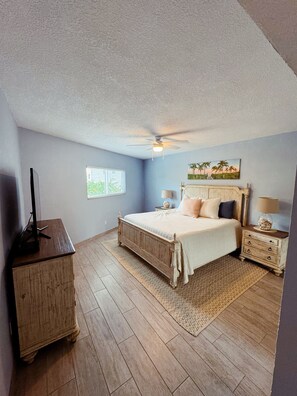 3 bedrooms - 2 Bedroom Condo w/ BOAT SLIP, Beachside, NSB (New Smyrna Beach)