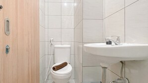 Standard Apartment | Bathroom - Studio (No Kitchen) Apartment At Bandaraya - Tallasa City Makassar Near Unhas (Makassar)