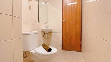 Deluxe Apartment | Bathroom