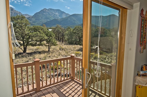 White Lotus House - 2 BR, 2.5 Bath Luxury Sanctuary in Crestone, Colorado