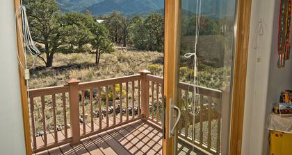 White Lotus House - 2 BR, 2.5 Bath Luxury Sanctuary in Crestone, Colorado