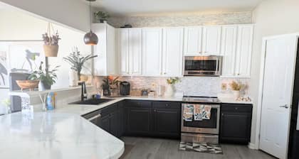 -NEW- Beautiful, Cozy & stylish home with office-for your family! Pet Friendly!