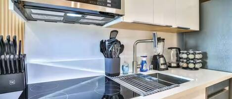 Refrigerador, microondas, horno y parrilla de estufa