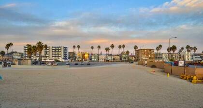 A++ Location in Venice Beach w/Ocean & Gated Parking Spot