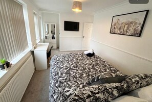 Iron/ironing board, WiFi, bed sheets