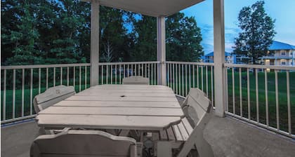 Fall in the Ozarks! 2 sep. spaces w/ KING beds, FULL baths & kitchens = PRIVACY!