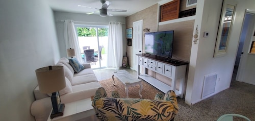 Adorable house with a large private back yard in sunny Vero Beach