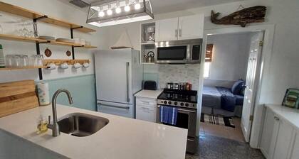 Adorable house with a large private back yard in sunny Vero Beach