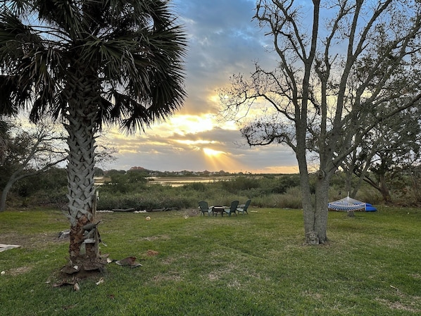 المنطقة المحيطة بالمنشأة