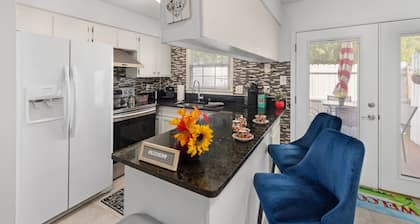 NEW Cozy Townhome w/ Pool, Patio, Dogs Welcome