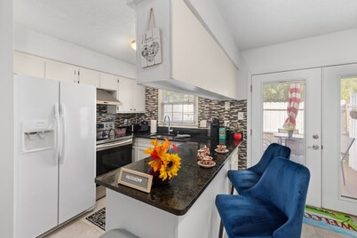 NEW Cozy Townhome w/ Pool, Patio, Dogs Welcome