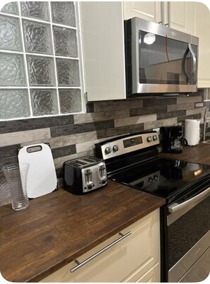 Mikrowelle, Ofen, Herdplatte, Geschirrspüler