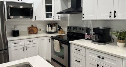 Spacious Home w/ Heated Pool Smart TVs- Pool table