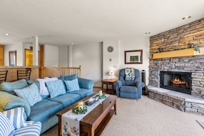 Smart TV, fireplace