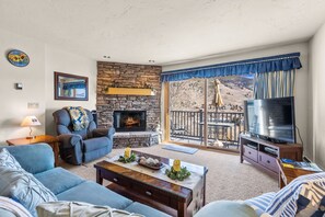 Smart TV, fireplace - Mountain Views & Lakefront in the Heart of Dillon – 2BR/2BA Condo at the Yacht Club (Dillon)