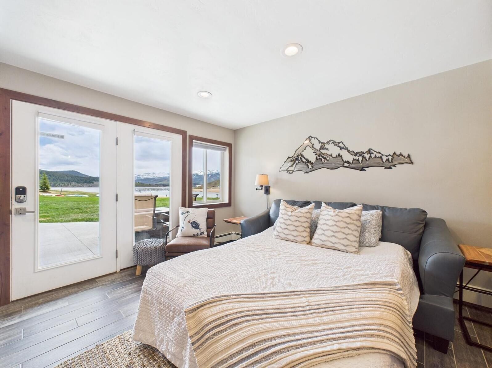 1 slaapkamer, een strijkplank/strijkijzer, gratis wifi, beddengoed