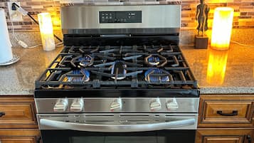 Mikrowelle, Ofen, Herdplatte, Geschirrspüler