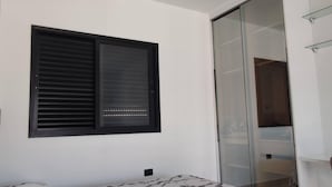 1 bedroom, desk, WiFi, bed sheets - Luxury Loft in Peruíbe with Home Office, Wi-Fi and TV, 5 minutes from the beach (Peruíbe)