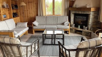 TV, fireplace, DVD player