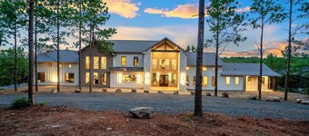 Iron Bull | Unforgettable Cabin w/ Hot Tub, Games & Mechanical Bull Adventure