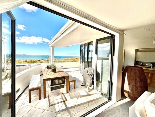 Supreme on Marine - Beachfront!