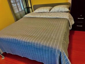 1 bedroom, internet, bed sheets