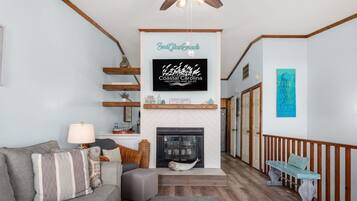 Téléviseur connecté, table de baby-foot