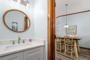 Interior - Sea Glass Shack - Condo with Hot Tub, Ocean Views and Great Community Amenities! (Kitty Hawk)