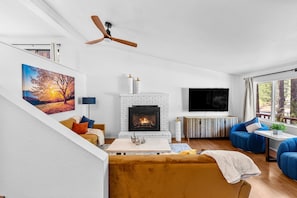 Smart TV, fireplace