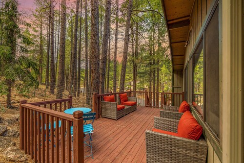 Cozy Cabin Retreat in the Pines – Minutes from Downtown Flagstaff