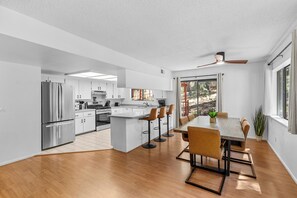 Fridge, microwave, oven, stovetop - Cozy Cabin Retreat in the Pines – Minutes from Downtown Flagstaff (Flagstaff)