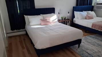 5 bedrooms, desk, iron/ironing board, travel cot