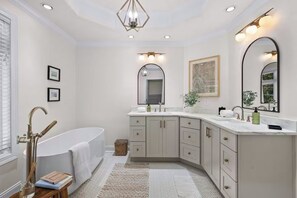 Douche, sèche-cheveux, serviettes fournies