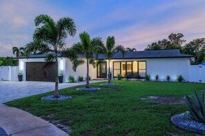 Exterior - Lost In Paradise - Heated Pool, Spa, Mini Golf (Seminole)