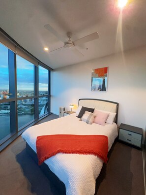 2 bedrooms, iron/ironing board, free WiFi, bed sheets