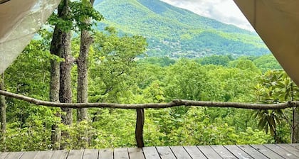 Lover’s Lookout is a treetop retreat / perfect for a romantic escape.