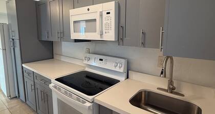 Serene chalet with AC in vibrant Miami