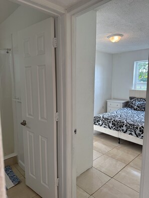 2 bedrooms, iron/ironing board, WiFi